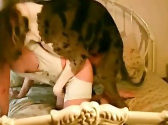 Elle Ne Pouvait Pas Croire Que Cela Se Produisait. Le Gros Rottie Commença À Se Retourner Tout En Étant Enfermé En Elle