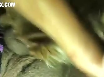 Ses Gros Seins Commencèrent À Se Resserrer